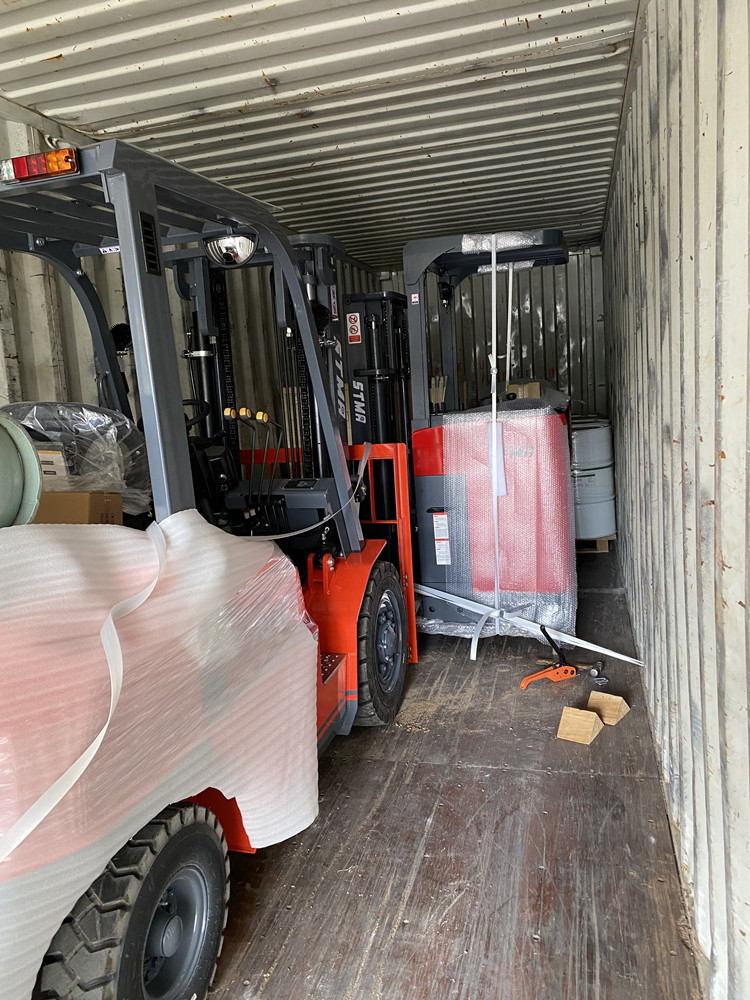 24V electric reach truck with seated type