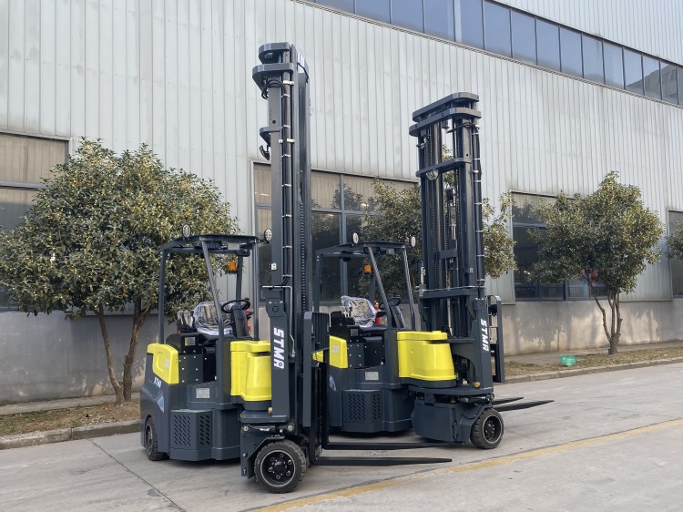 STMA articulated forklift truck