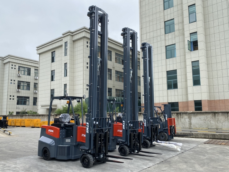 STMA articulated forklift truck