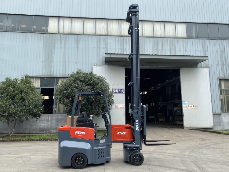 STMA articulated forklift truck