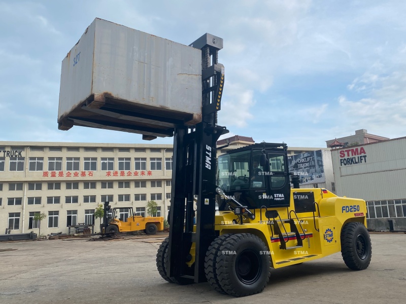 STMA Successfully Delivered 25-Ton Hydraulic Counterbalanced Forklifts