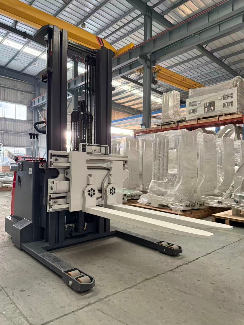 Electric stacker with turnaforks